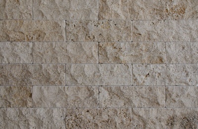 Плитка из травертина Classic Light Split Face and Tumbled 2.1х10х30 см (свободная длина), бежевая с колотой состаренной поверхностью Standart 