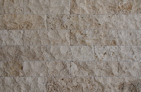 Плитка из травертина Classic Light Split Face and Tumbled 2.1х10х30 см (свободная длина), бежевая с колотой состаренной поверхностью Standart 