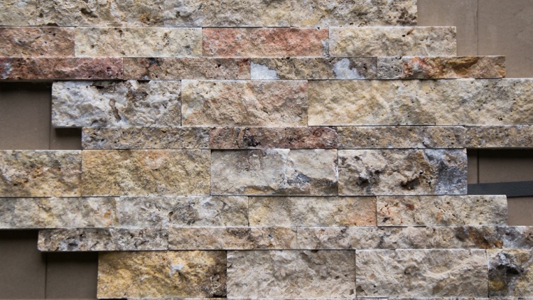 Плитка мозаичная из травертина Scabas Travertine Split Face Interlocking panel 1,7х17,4х53 см, панель, коричневая с колотой поверхностью