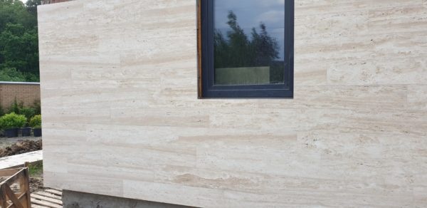 Плитка из травертина Light vein cut (Daino Reale) Filled and Honed 1,2х30,5х61 см, бежевая матовая заполненная шлифованная Export