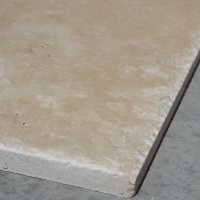 Плитка из травертина Light Brushed 1,2 см x French pattern set, римская кладка бежевая брашированная с колотым краем Export