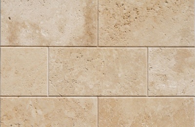 Плитка из травертина Light Brushed 1,2х20,3х40,6 см, бежевая брашированная с фаской, рустом Export