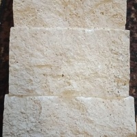 Плитка из травертина Light Split Face 2.1х10см х FL (свободная длина), бежевая с колотой поверхностью Export