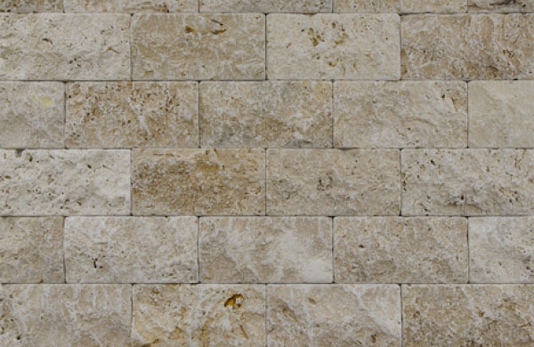 Плитка из травертина Light Split Face and Tumbled 2.1х7,5см х FL (свободная длина), бежевая с колотой состаренной поверхностью Export